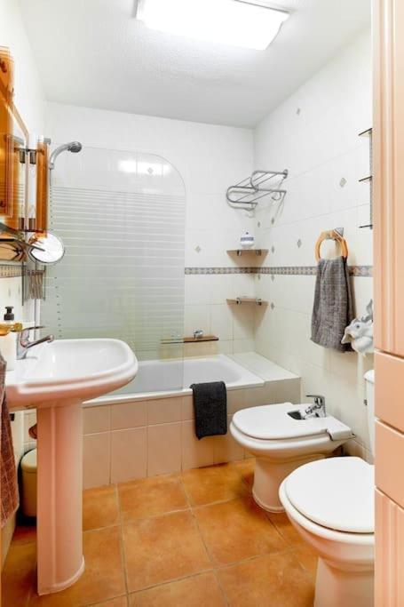 Villa Magerit, Entire Home 5 Minutes Easy Walk To Sandy Beach Torre La Mata Exterior foto